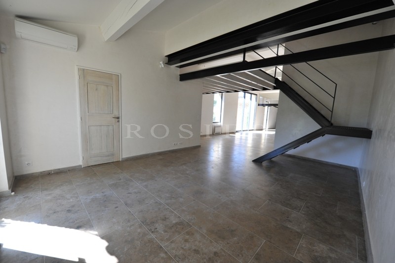 Provence, Luberon, near Gordes, for sale, provençale property, a swimming pool in a garden of around 6 500 m²