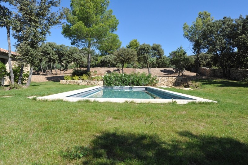 Provence, Luberon, near Gordes, for sale, provençale property, a swimming pool in a garden of around 6 500 m²