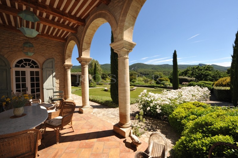 For sale, in Luberon by ROSIER, large property including the main house, a park over 35 hectares (86 acres), guest house, friend house, heated swimming pool, pool house, tennis court