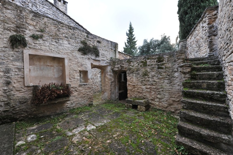 Old farmhouse with lots of charm