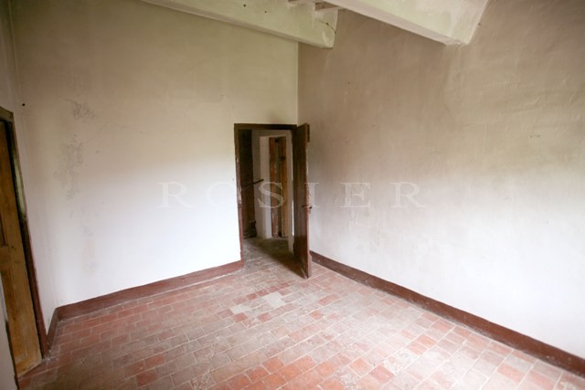 In Ventoux, in the forest, for sale, sheepfold of XIXème siècle on 10 hectares of land, for nature's lovers 
