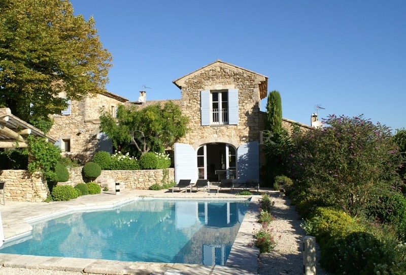 Propriété avec vue et piscine en Luberon