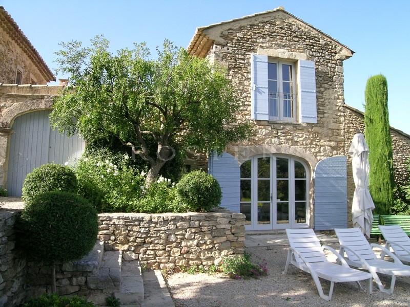Belle propriété avec 3 maisons indépendantes