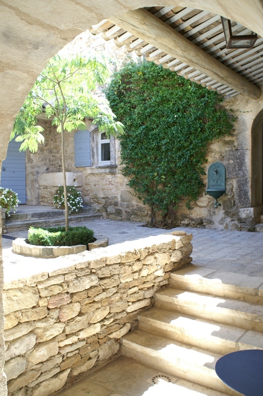 Luberon, for sale, exceptional private hamlet in the Luberon, 3 houses with pool on a park of 1,4 hectare