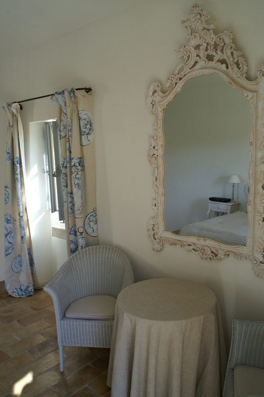 Luberon, for sale, exceptional private hamlet in the Luberon, 3 houses with pool on a park of 1,4 hectare