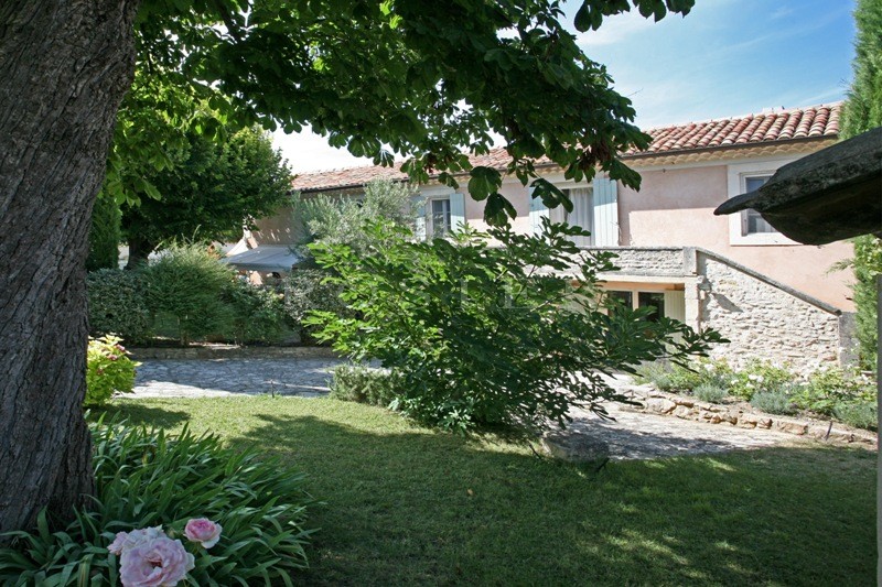 Luberon, charming renovated hamlet house dating back to 1870