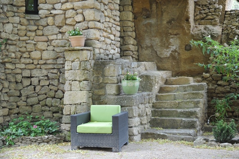 Luberon, lovely house, dating from the 13th and 17th centuries completely renovated, with landscaped garden.