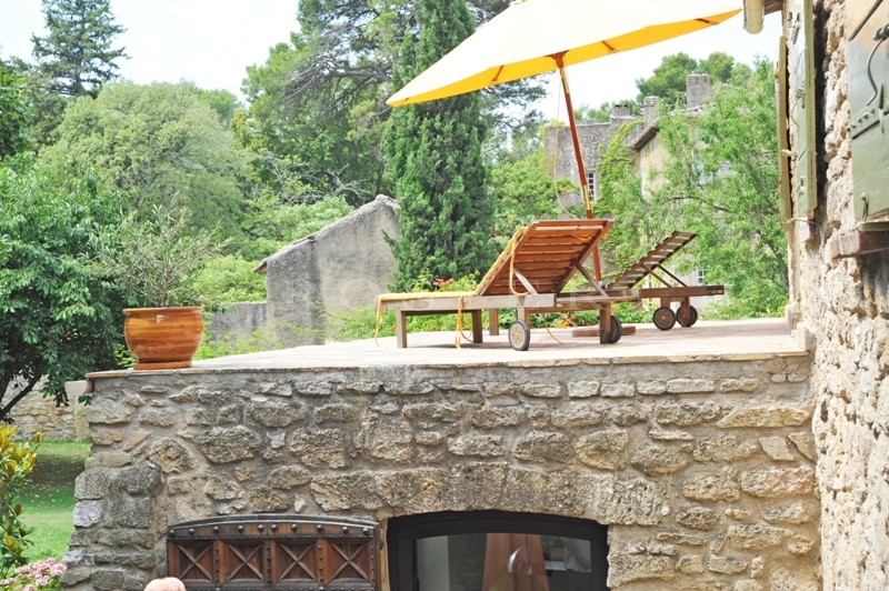 Luberon, lovely house, dating from the 13th and 17th centuries completely renovated, with landscaped garden.