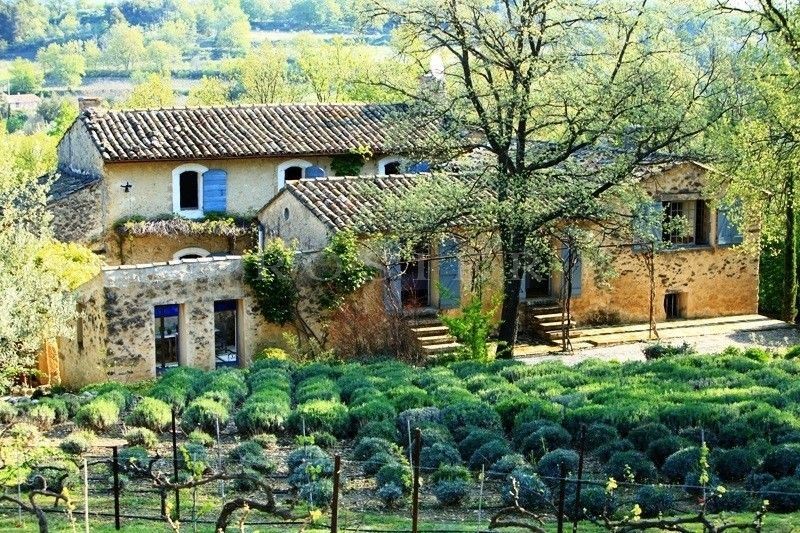 Luberon, renovated farmhouse with approximately 300 m² of living area sits on 7 hectares of land