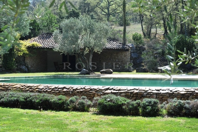 Luberon, renovated farmhouse with approximately 300 m² of living area sits on 7 hectares of land