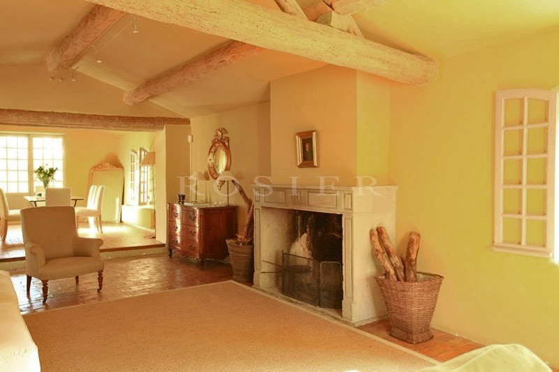 Luberon, renovated farmhouse with approximately 300 m² of living area sits on 7 hectares of land