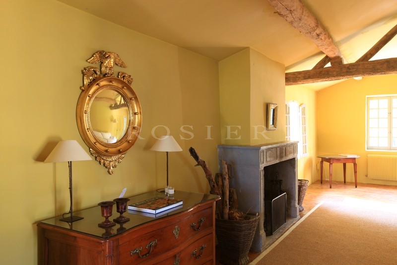 Luberon, renovated farmhouse with approximately 300 m² of living area sits on 7 hectares of land