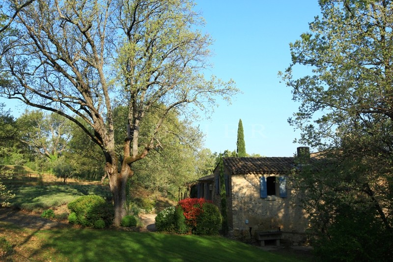 Luberon, renovated farmhouse with approximately 300 m² of living area sits on 7 hectares of land