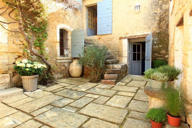 Luberon, renovated farmhouse with approximately 300 m² of living area sits on 7 hectares of land