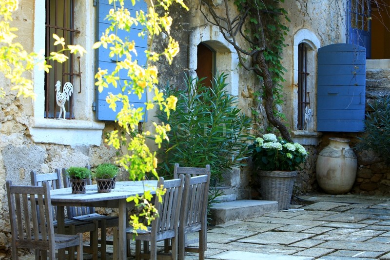 Luberon, renovated farmhouse with approximately 300 m² of living area sits on 7 hectares of land