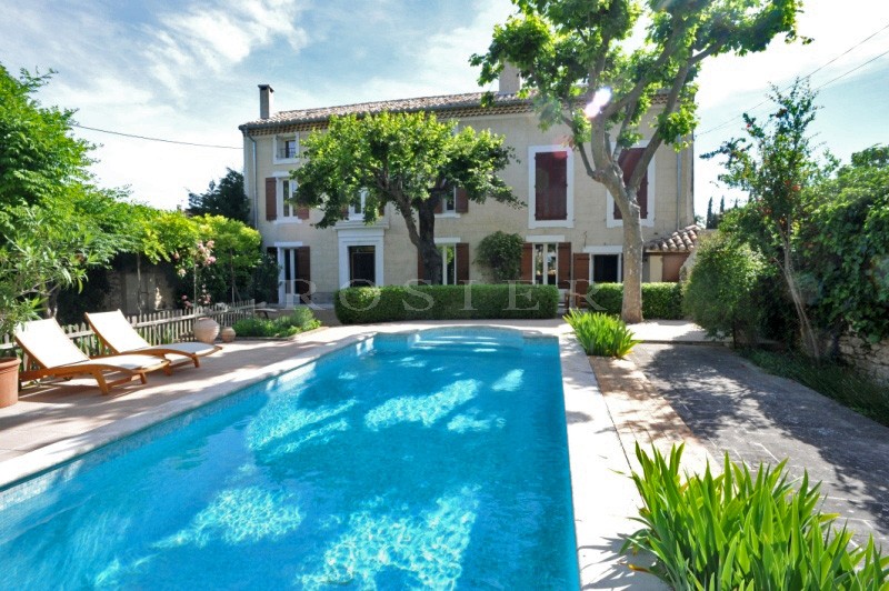 Between Ventoux and Luberon, village bastide with garden and swimming pool