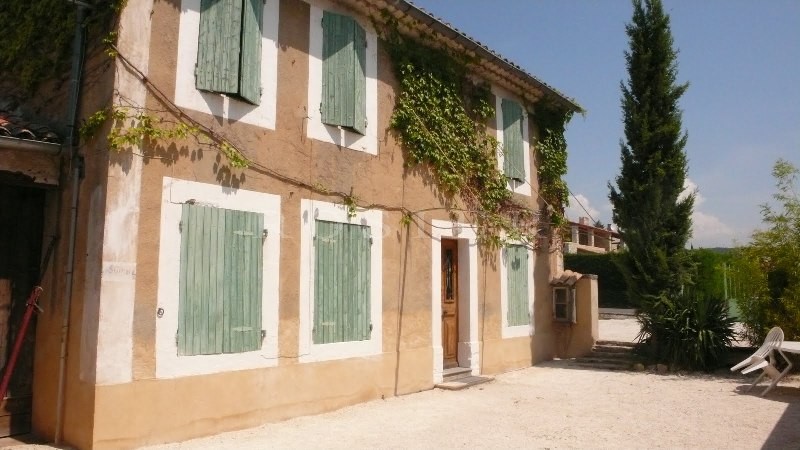 19th century house in a hamlet of the Luberon with adjoining barn and renovated dovecote