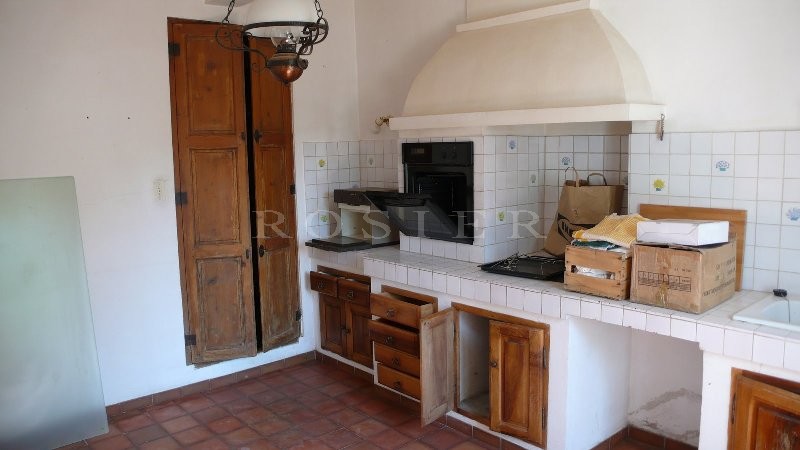 19th century house in a hamlet of the Luberon with adjoining barn and renovated dovecote