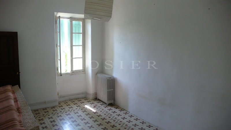 19th century house in a hamlet of the Luberon with adjoining barn and renovated dovecote