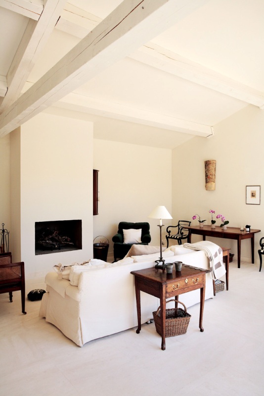 In the Luberon: a contemporary south-facing house sold by Rosier, Gordes' leading estate agency