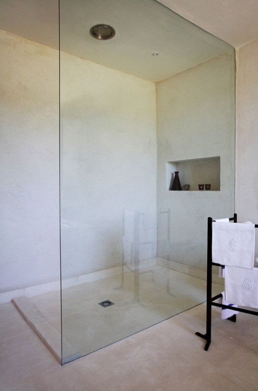 In the Luberon: a contemporary south-facing house sold by Rosier, Gordes' leading estate agency
