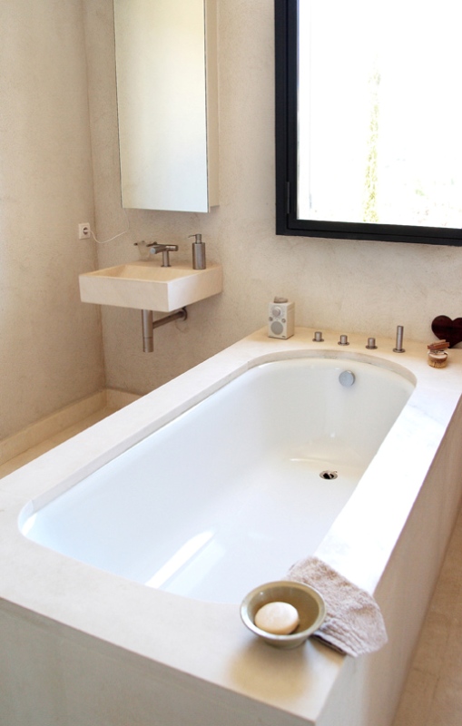 In the Luberon: a contemporary south-facing house sold by Rosier, Gordes' leading estate agency