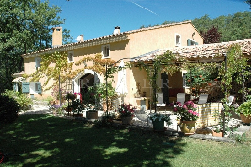 In Provence, for sale, provençal renovated sheepfold with views on the Luberon, swimming pool and garden