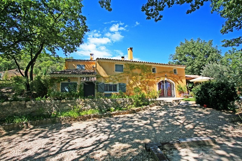 In Provence, for sale, provençal renovated sheepfold with views on the Luberon, swimming pool and garden