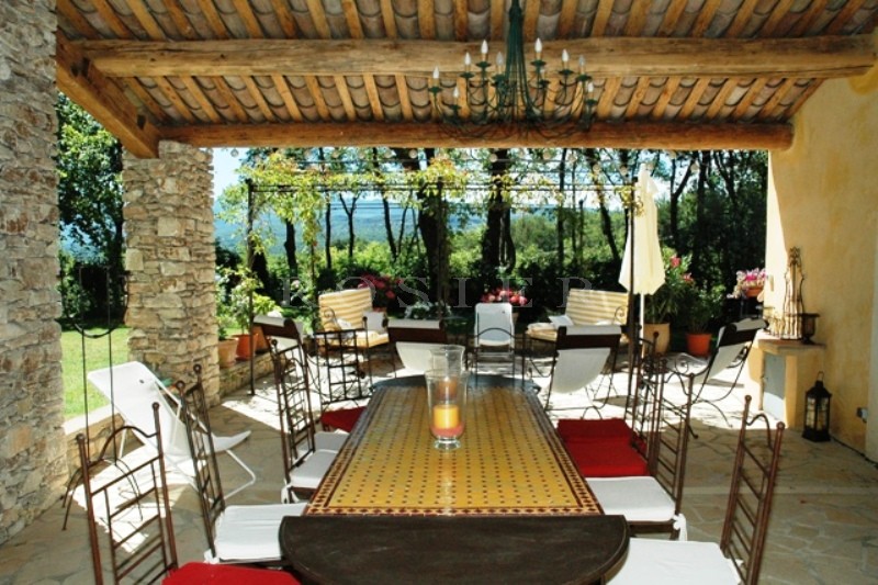 In Provence, for sale, provençal renovated sheepfold with views on the Luberon, swimming pool and garden