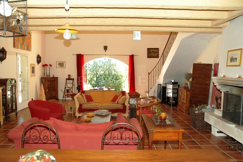 In Provence, for sale, provençal renovated sheepfold with views on the Luberon, swimming pool and garden