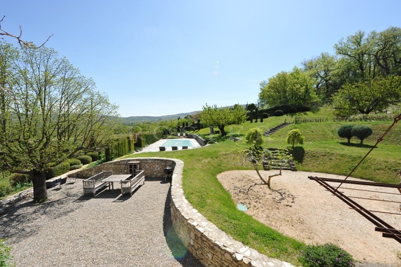 Beautiful farmhouse in the Luberon