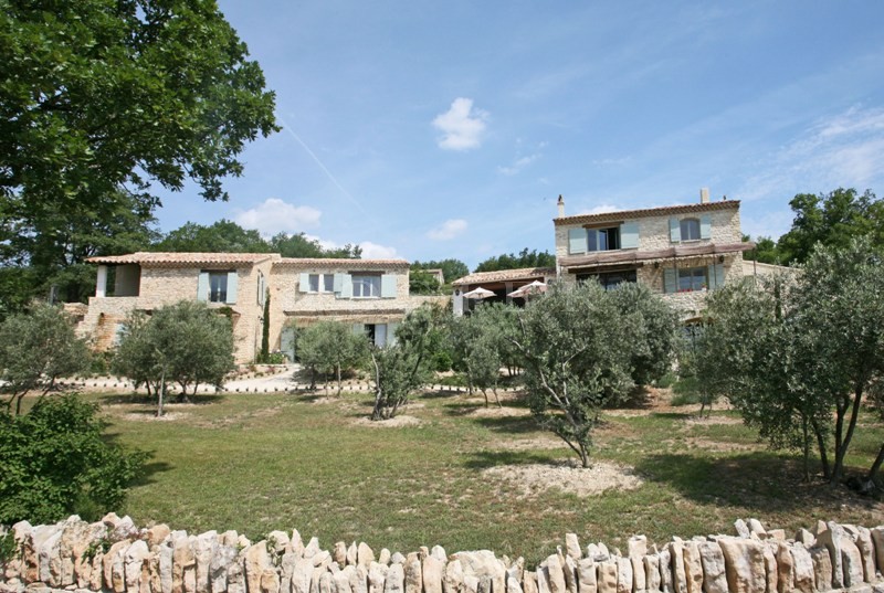 Provence, for sale in Luberon, on the outskirts of the village of Gordes, large stone house comprising two buildings with views on the Luberon