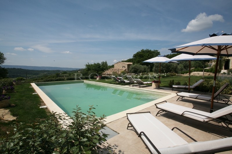 Provence, for sale in Luberon, on the outskirts of the village of Gordes, large stone house comprising two buildings with views on the Luberon