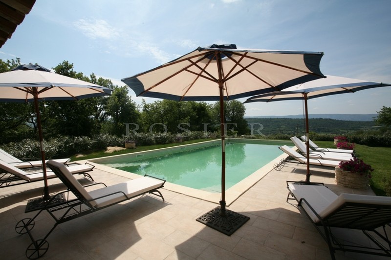 Provence, for sale in Luberon, on the outskirts of the village of Gordes, large stone house comprising two buildings with views on the Luberon