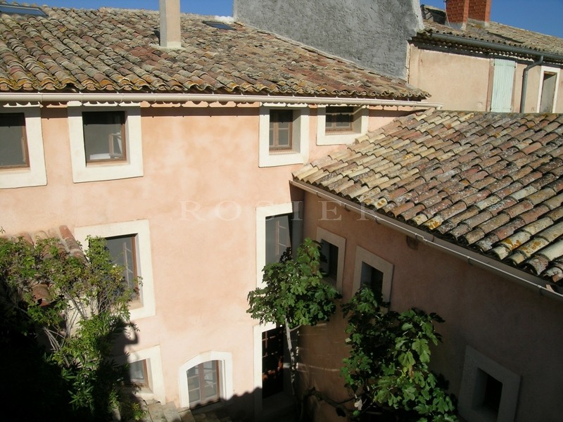 For sale in Luberon, rare and esquisite XVIIIth century silk worm fam, with courtyard, swimming pool