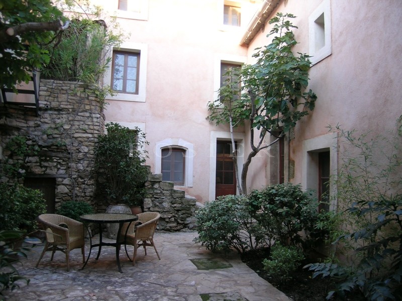 For sale in Luberon, rare and esquisite XVIIIth century silk worm fam, with courtyard, swimming pool