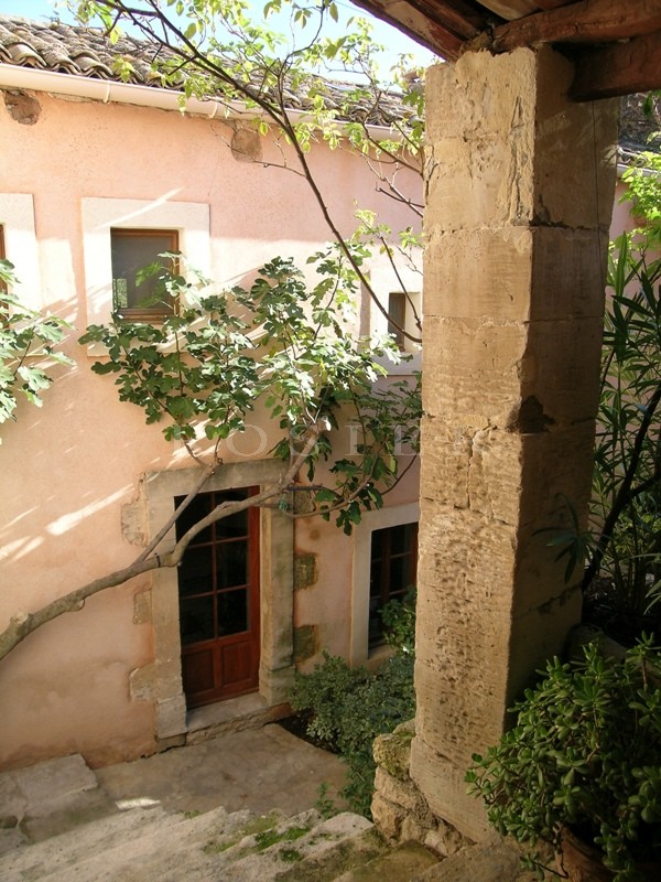 For sale in Luberon, rare and esquisite XVIIIth century silk worm fam, with courtyard, swimming pool