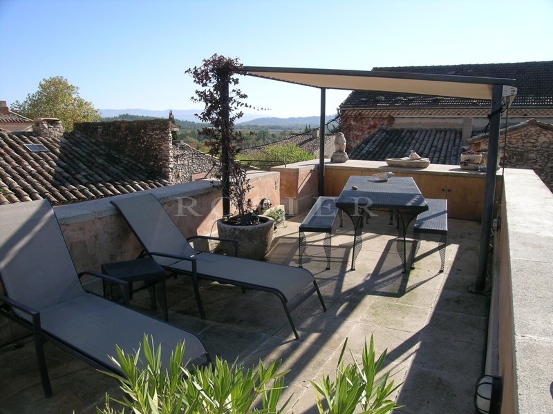 For sale in Luberon, rare and esquisite XVIIIth century silk worm fam, with courtyard, swimming pool
