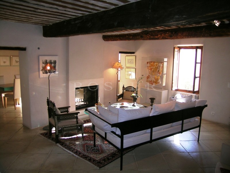 For sale in Luberon, rare and esquisite XVIIIth century silk worm fam, with courtyard, swimming pool