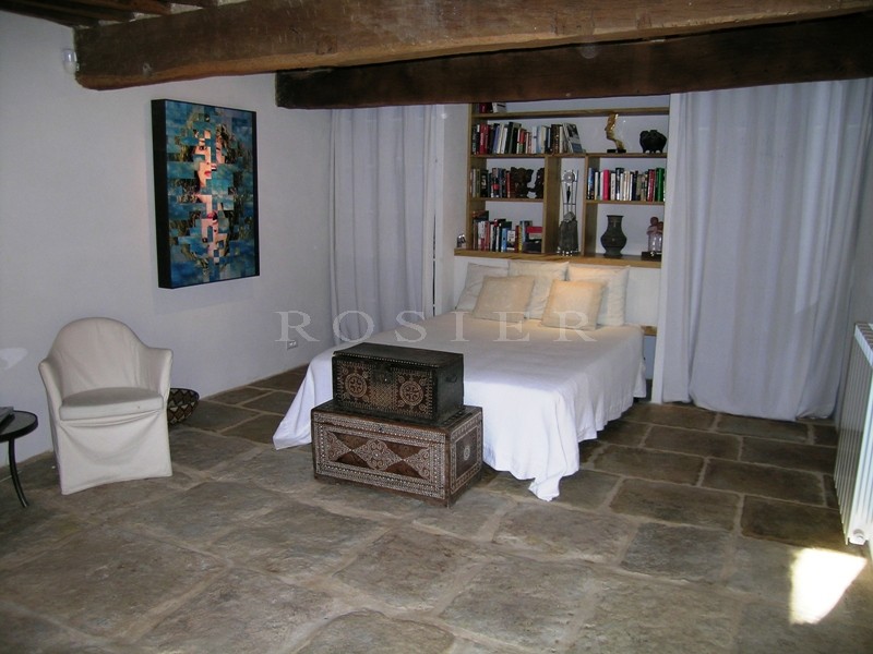 For sale in Luberon, rare and esquisite XVIIIth century silk worm fam, with courtyard, swimming pool