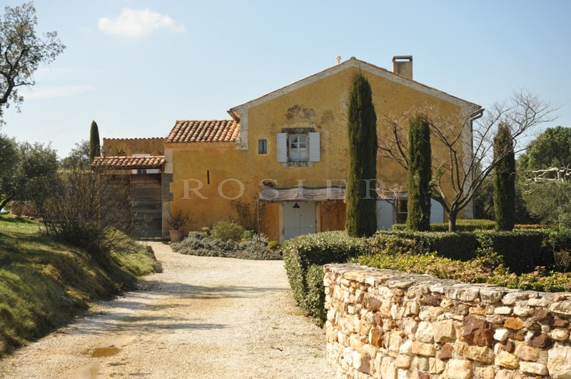 18th century  bastide on nearly 8 hectares of grounds with beautiful views of the Luberon.