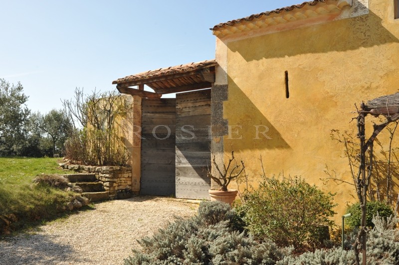 18th century  bastide on nearly 8 hectares of grounds with beautiful views of the Luberon.
