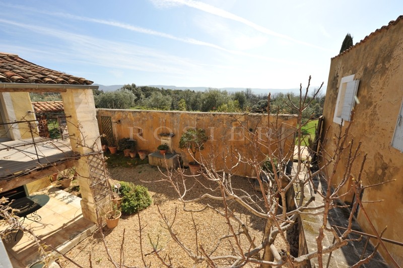 18th century  bastide on nearly 8 hectares of grounds with beautiful views of the Luberon.