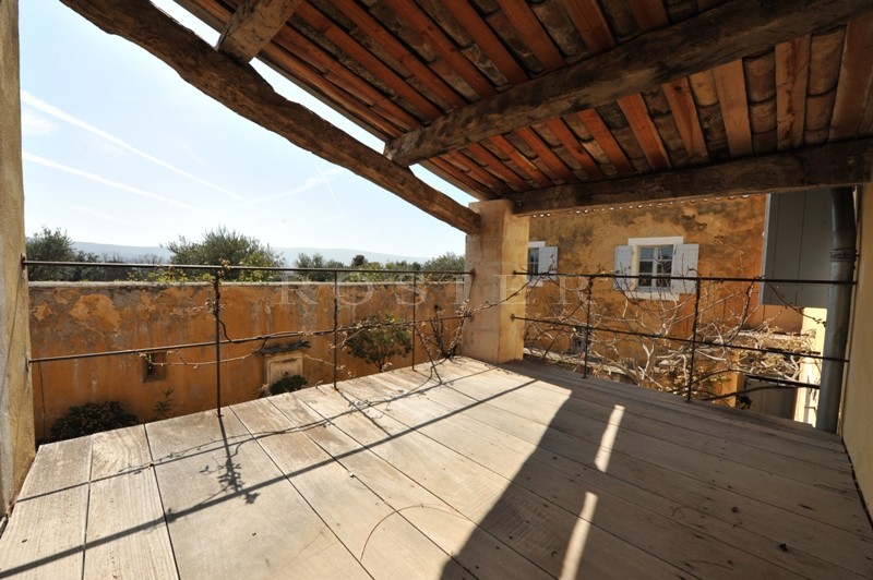 18th century  bastide on nearly 8 hectares of grounds with beautiful views of the Luberon.