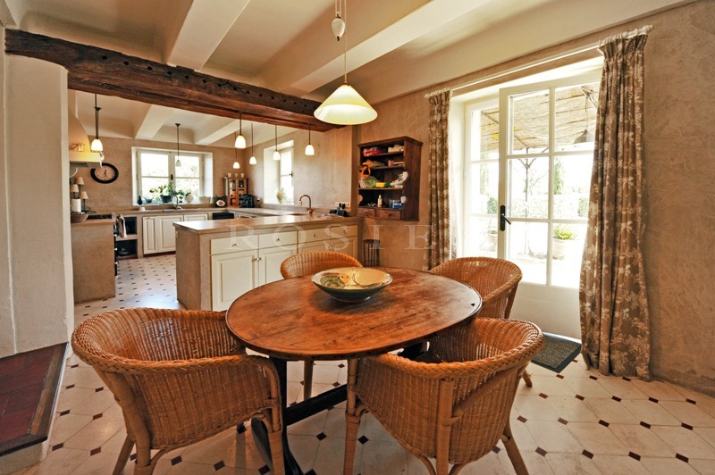 18th century  bastide on nearly 8 hectares of grounds with beautiful views of the Luberon.