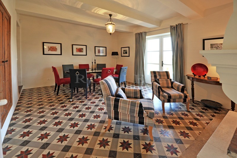 18th century  bastide on nearly 8 hectares of grounds with beautiful views of the Luberon.
