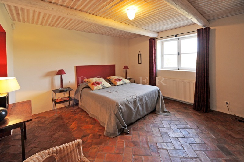 18th century  bastide on nearly 8 hectares of grounds with beautiful views of the Luberon.