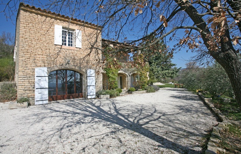 En Provence, Luberon, for sale, stone house with exceptional views and swimming pool 