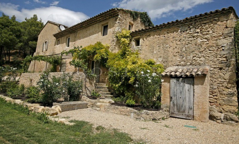 Between Luberon and Alpilles, for sale, provencal castle with outbuildings, on several hectares of hilly land with swimming pool