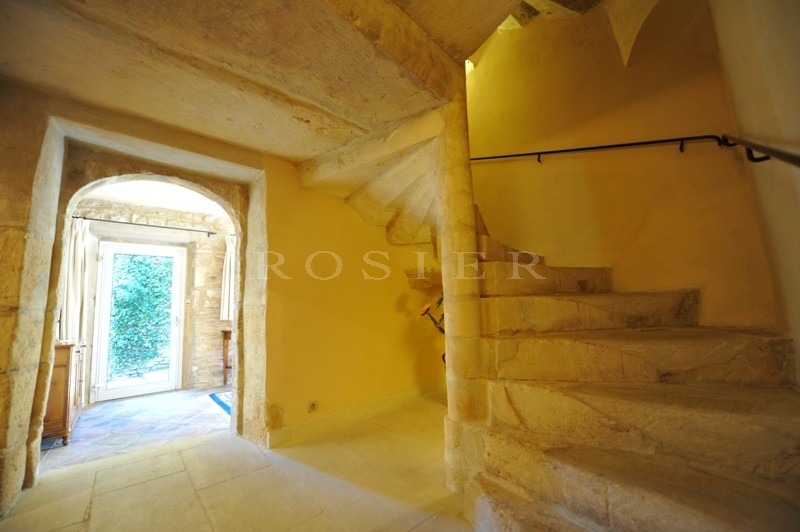 In the Luberon Regional Park, for sale, a beautiful XVIIth century farmhouse, entirely renovated with a beautiful garden and a swimming pool